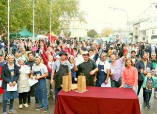 Matías y Carlos Ottonelli fueron los ganadores del segundo concurso del lechón asado