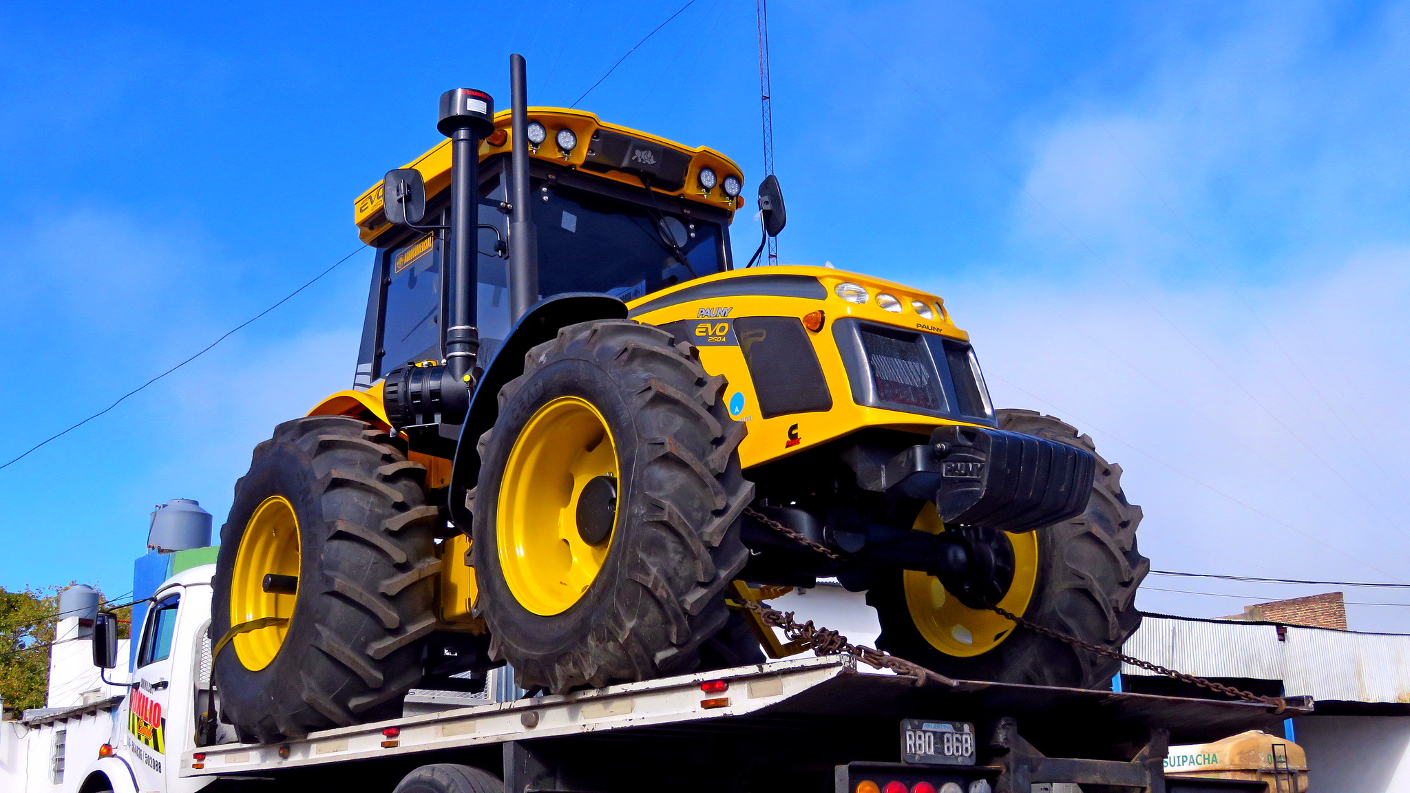 La Municipalidad sumo un nuevo tractor 07