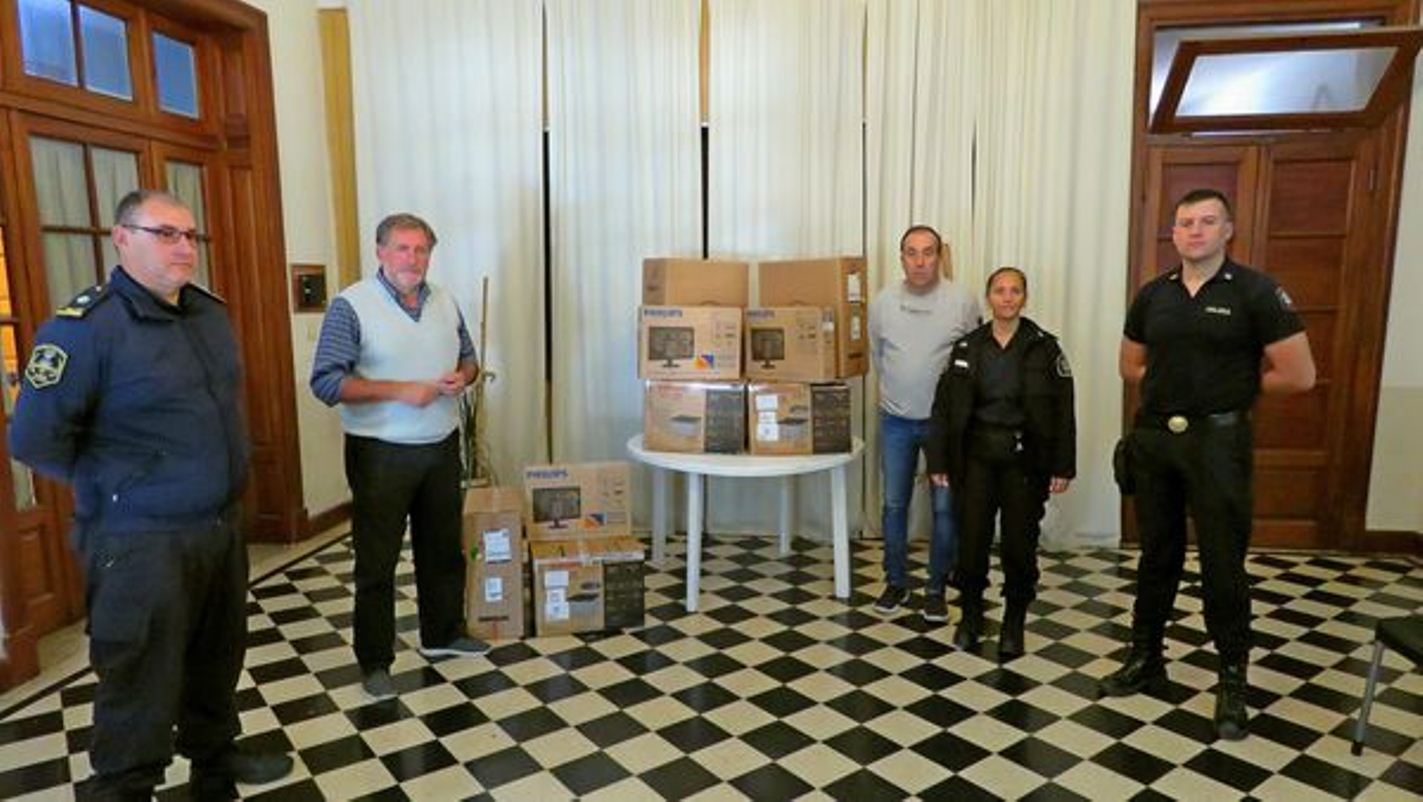 Policia - Nuevo equipamiento informatico 4