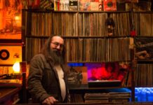 Vinilo Bar: la vuelta al sol que completa la docena