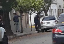Robo, persecución, disparos y detención de dos delincuentes