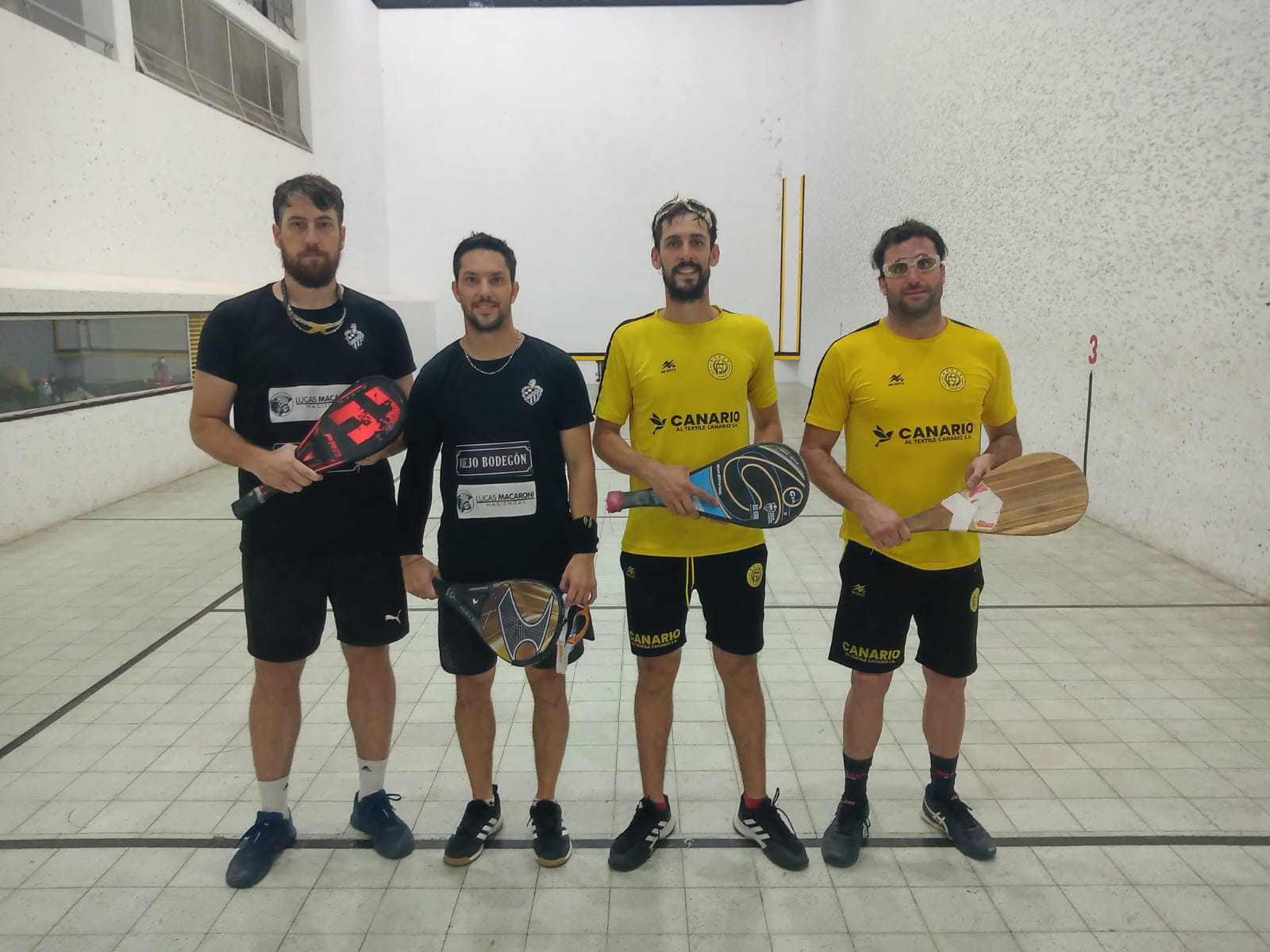 pelota a paleta amarillla