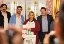 Entregan kits de trabajo educativo a escuelas del distrito