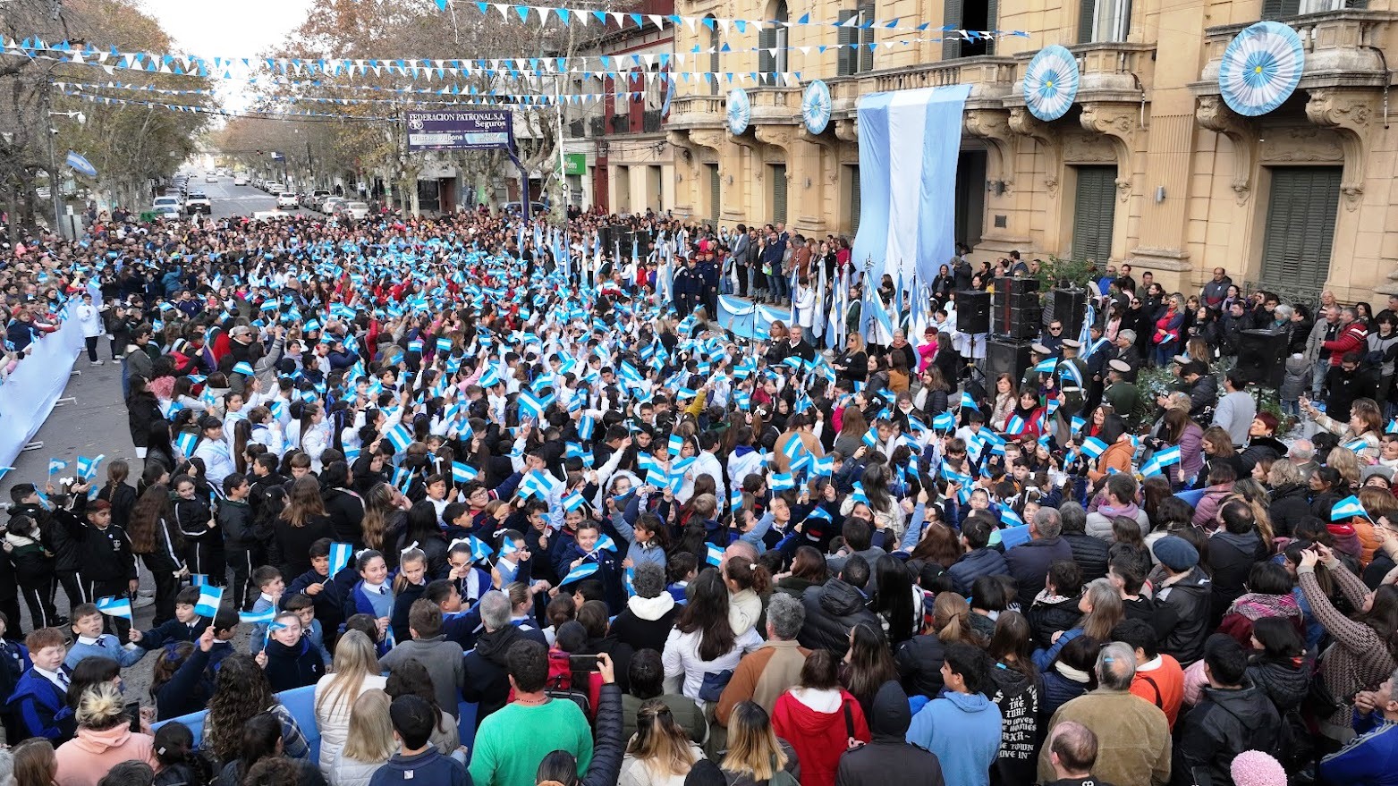 26-06-23 PROMESA BANDERA