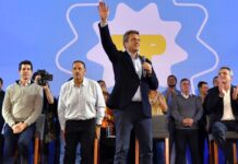 Carlos Selva acompaña a Sergio Massa en la gira federal