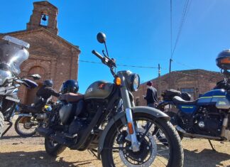 Las motos clásicas del Rally del Lejano Oeste visitaron Suipacha