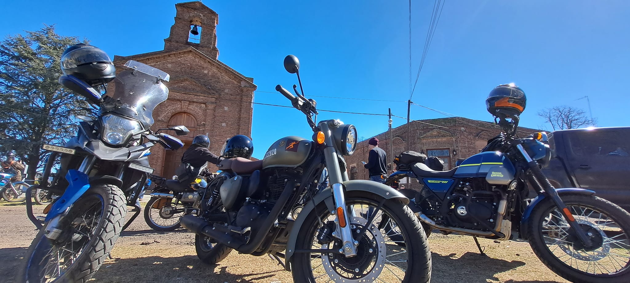 Las Motos del Rally del Lejano Oeste visitaron Suipacha-Radio Ciudad Suipacha 2