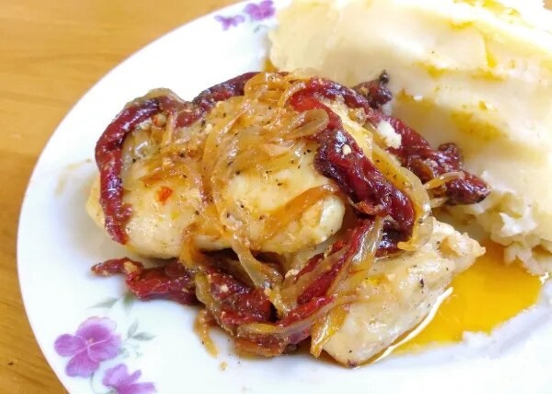 Receta 11 de septiembre de 2023 - Abadejo con cebollas moradas y polenta especiada