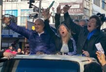 Velázquez se mostró muy cerca de Milei durante una caravana en San Martín