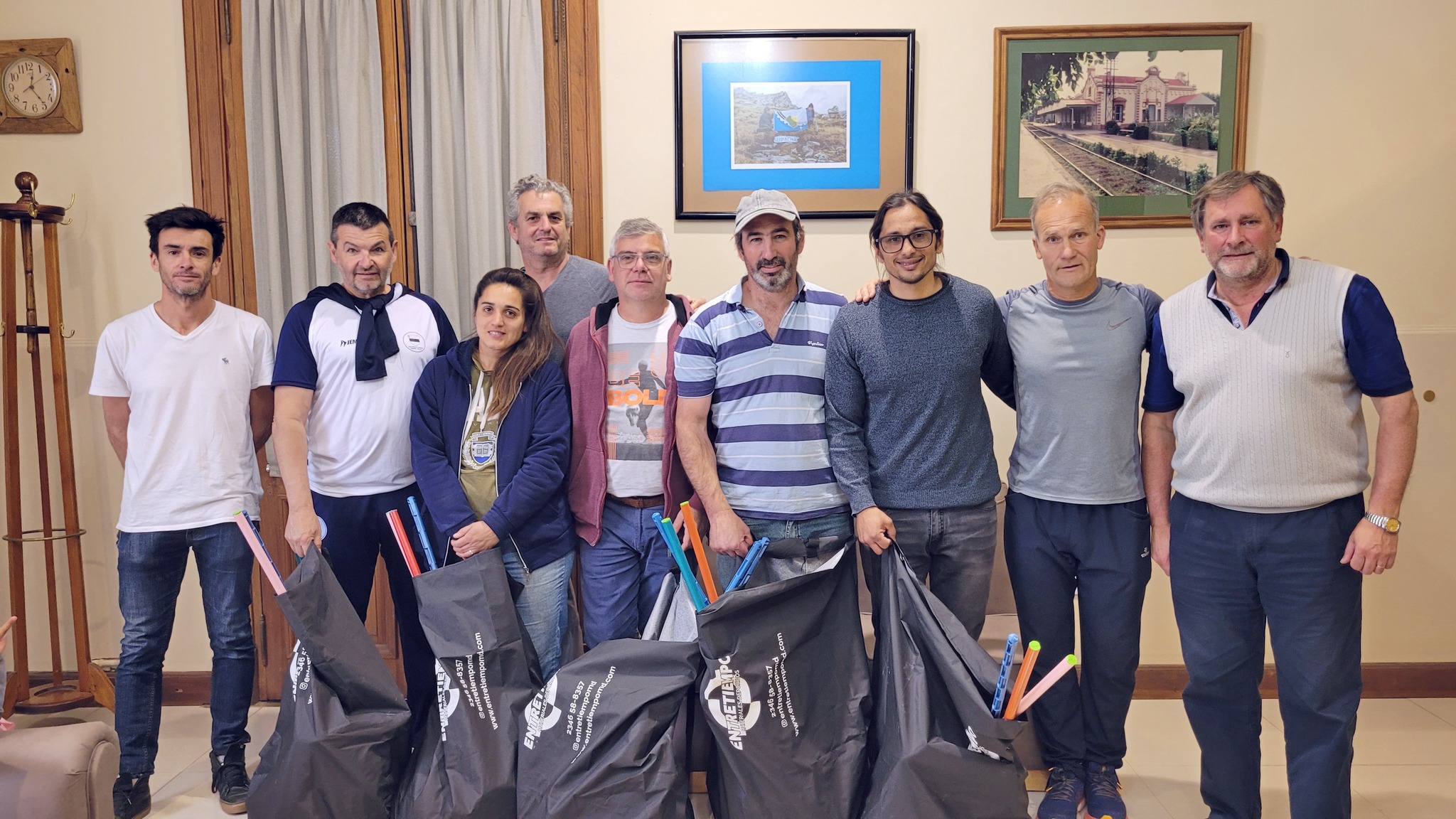 Municipalidad de Suipacha - Entrega de kits deportivos