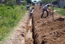 Extienden red de agua potable en el barrio Cimes
