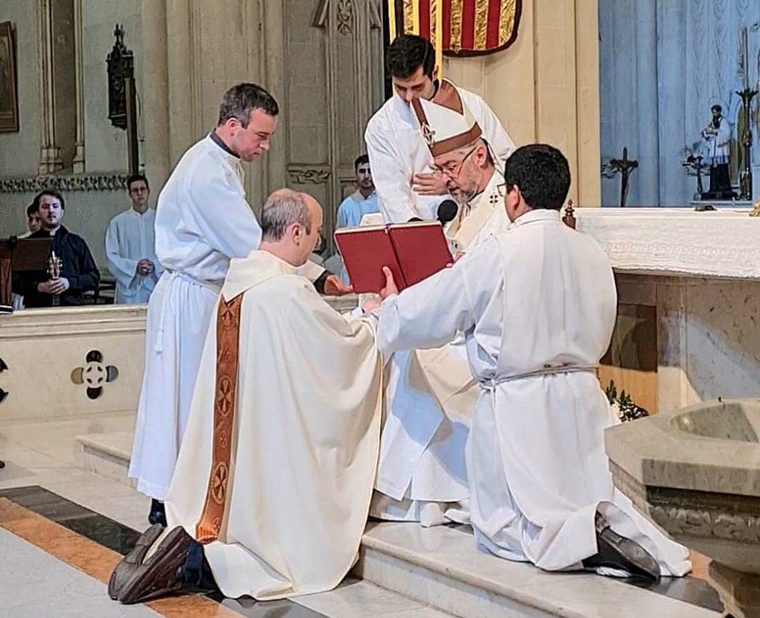 18-12-23 SACERDOTES DESTINO