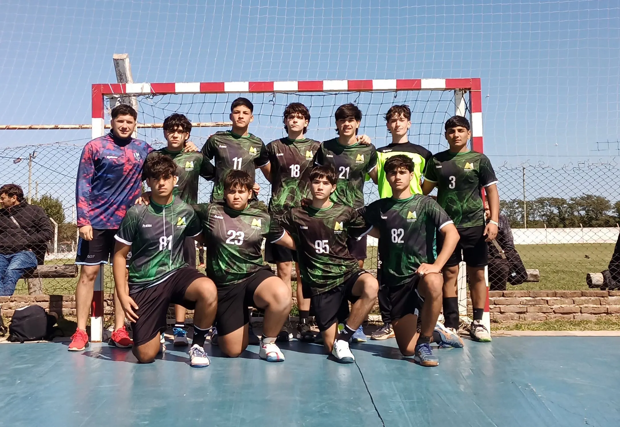 14-04-25 deportes HANDBALL1_13_11zon