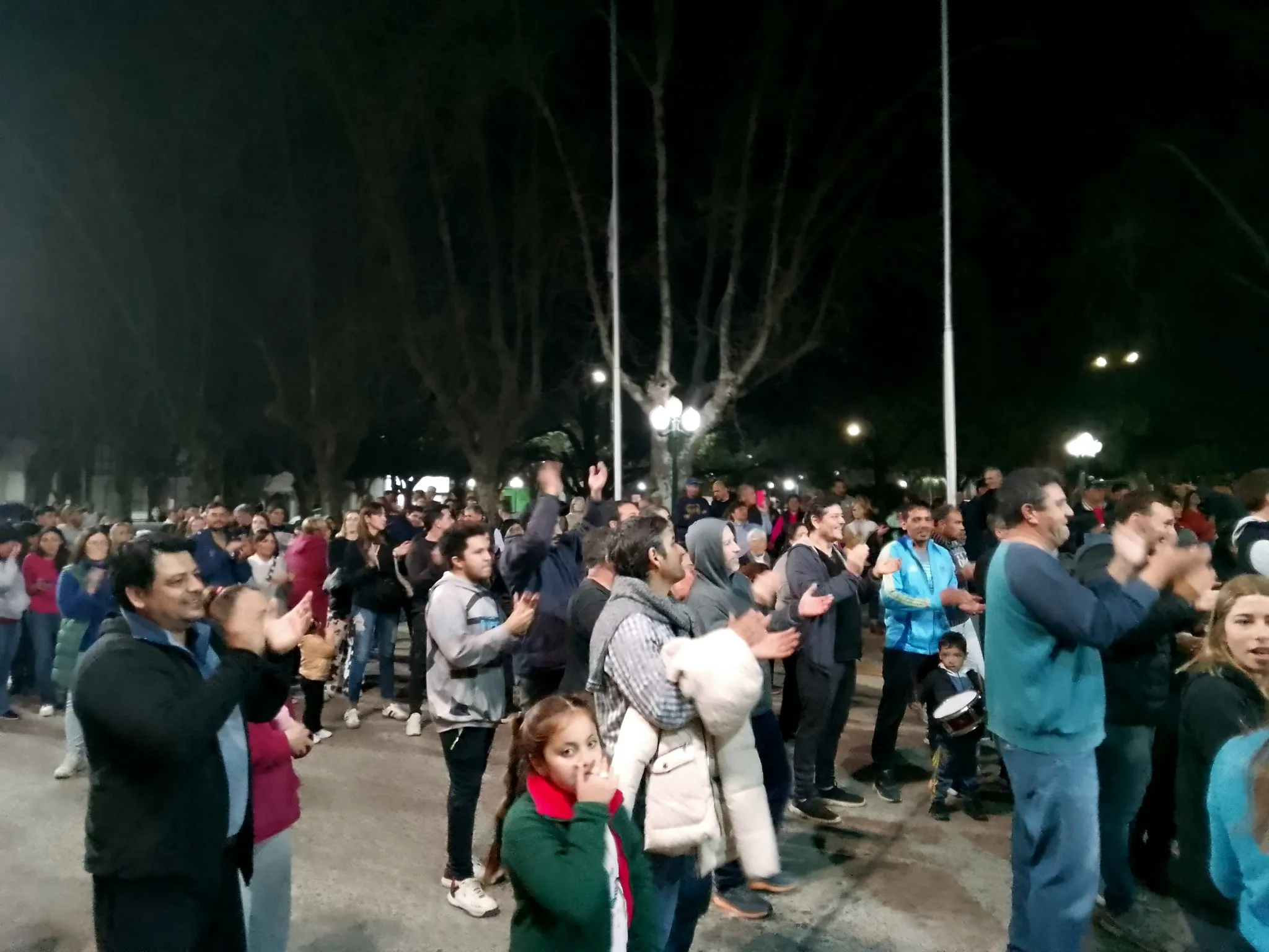 Trabajadores de la Suipachense marcharon por la ciudad_19_11zon