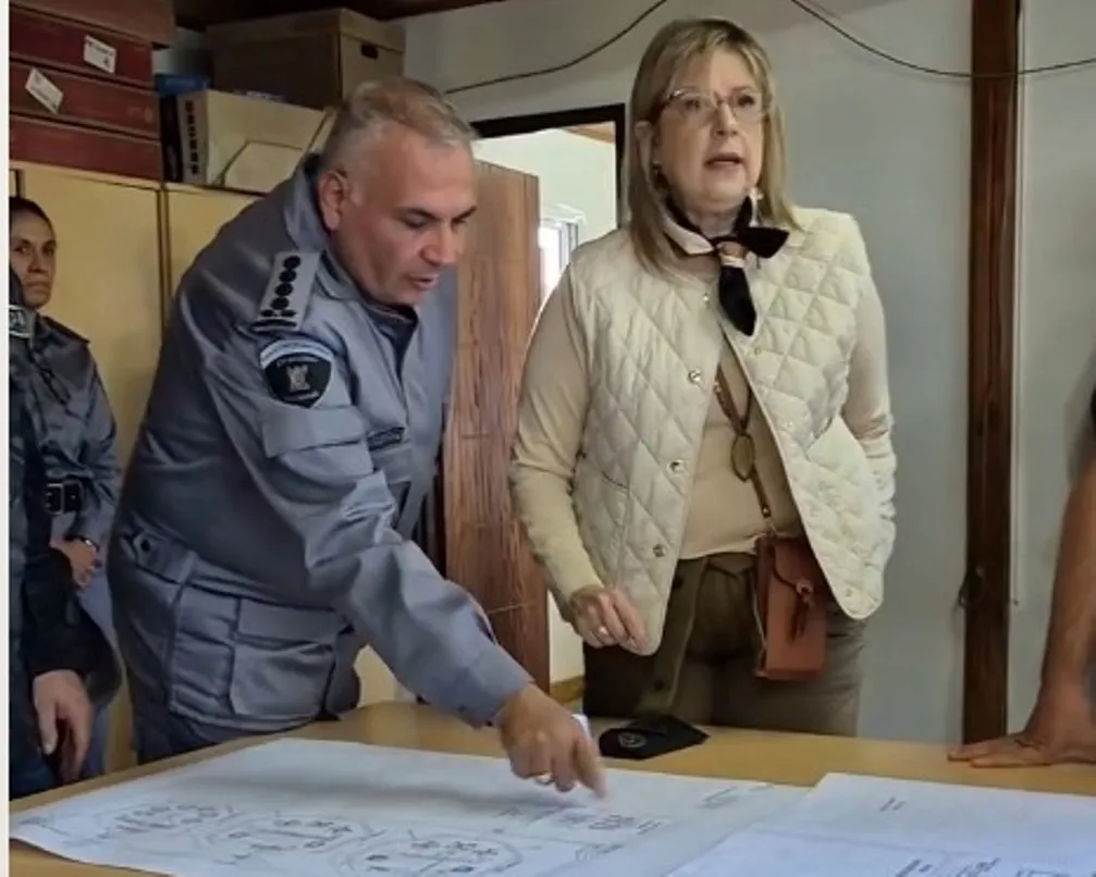 13-04-26 CARCEL MINISTRA 2_20_11zon