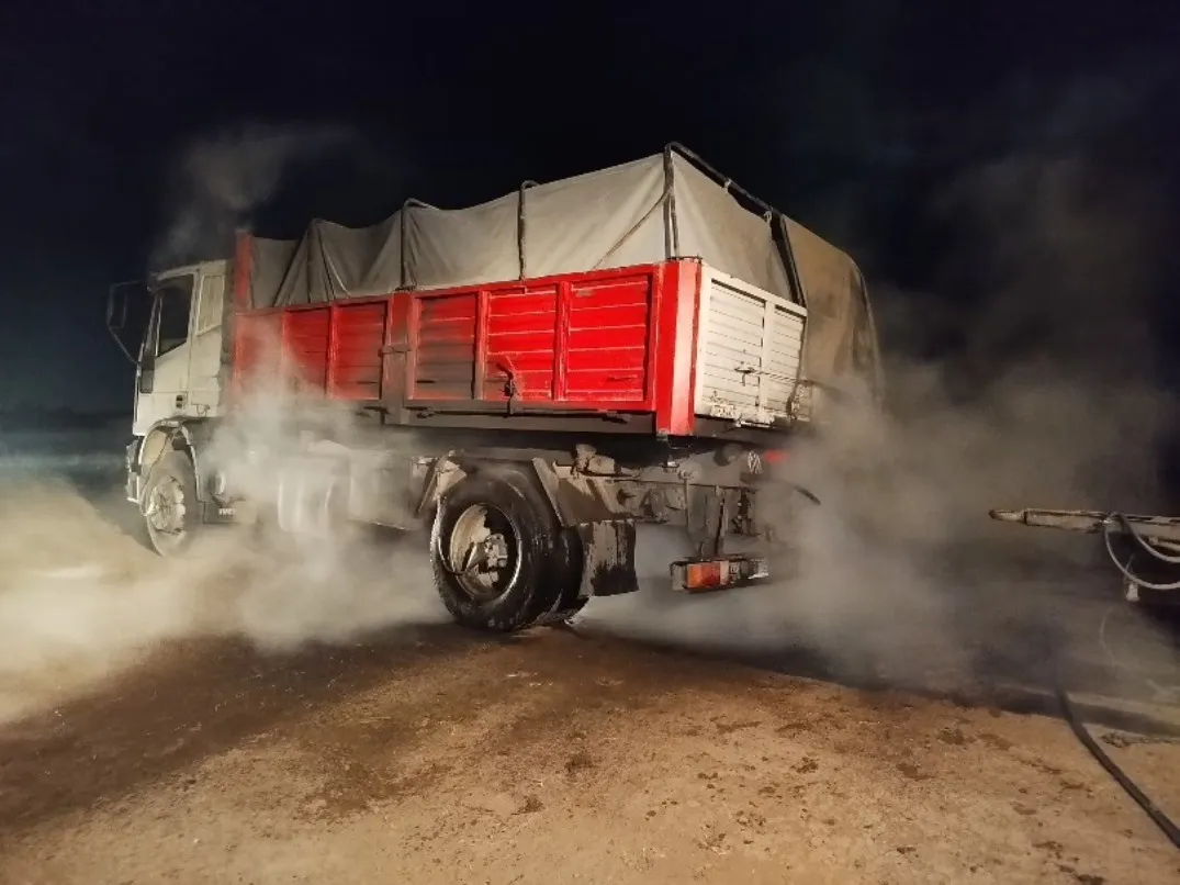 Jorge Lasala - Incendio de camion en zona rural 4_15_11zon
