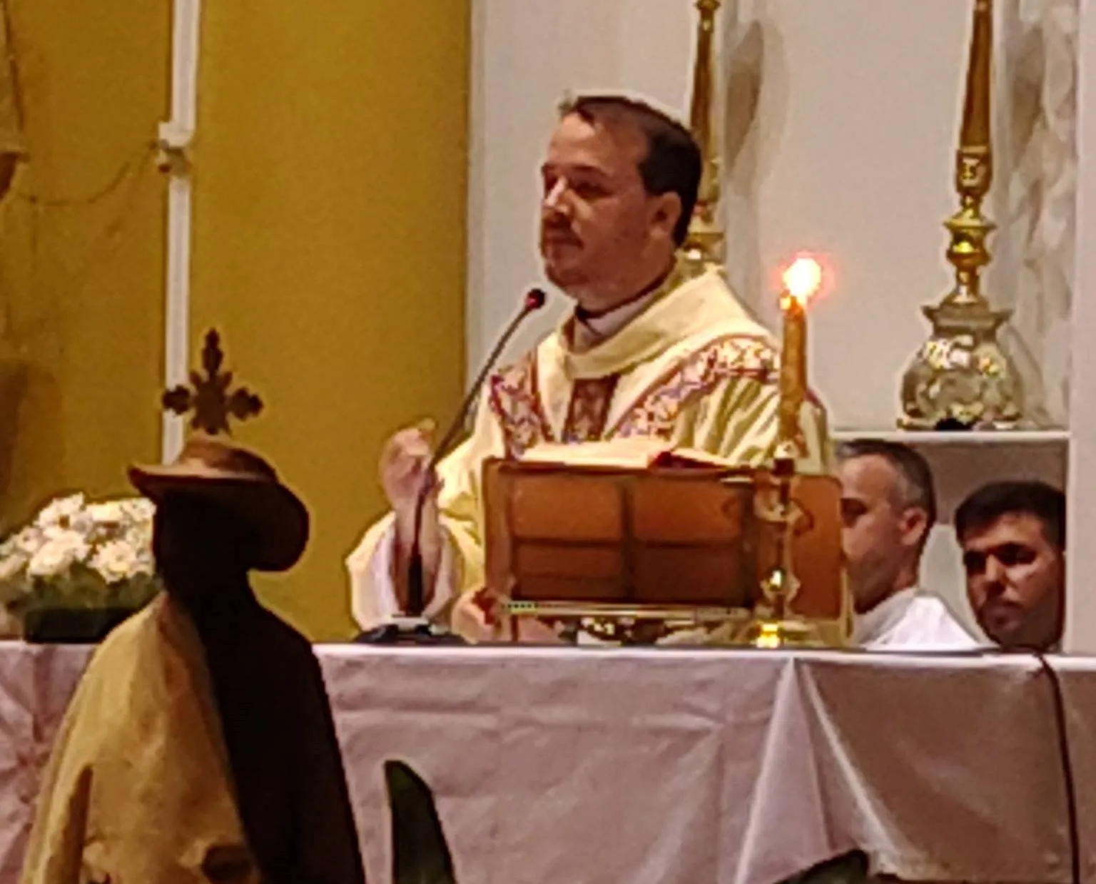 Padre Manuel Asenzo - Primera Misa en Suipacha 1_13_11zon