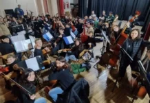 La Orquesta Escuela de Mercedes celebró su muestra de mitad de año con un emotivo concierto en el Teatro Argentino