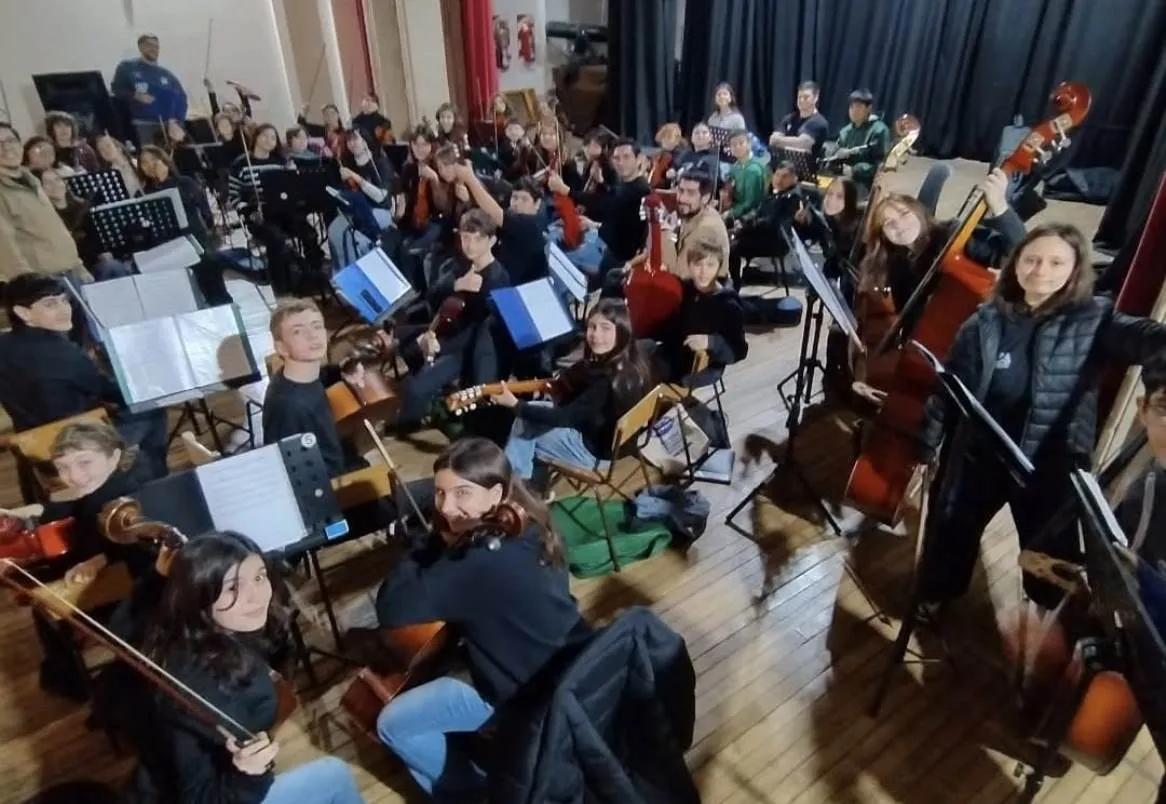 foto orquesta escuela_7_11zon