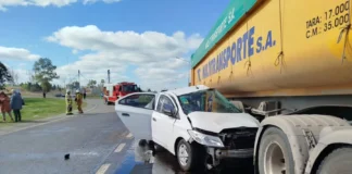 Violenta colisión en Acceso Sur y Ruta 5 con tres heridos