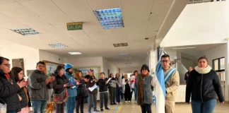 Emotivo acto en el Hospital Dubarry organizado por la escuela de Adultos 702