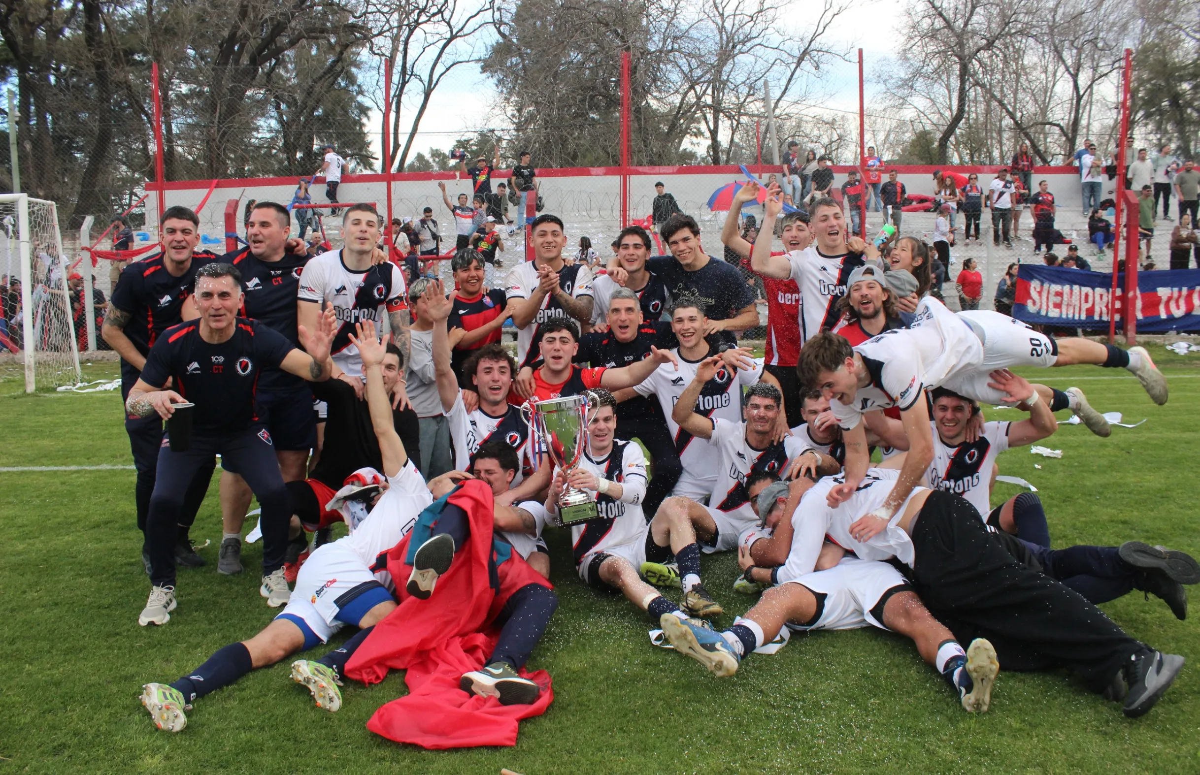 Estudiantes campeon 2825_4_11zon
